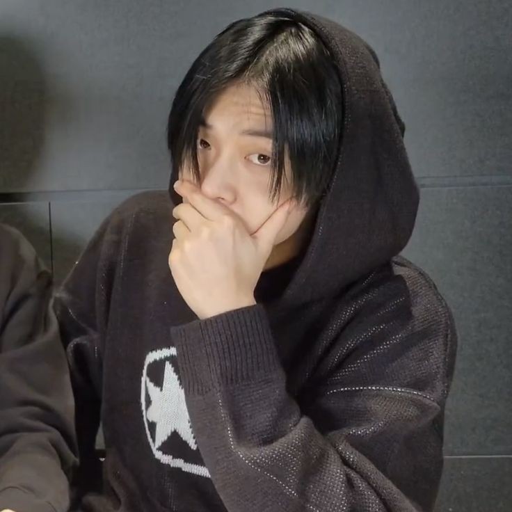 ppabbangiie's tweet photo. • Faker

Dia bilang dia itu sukanya perempuan. Gampang! Kenapa aku gak usaha dekatin pake akun fake aja?

a Yeongyu AU
by Ppabangieonwp https://t.co/fNJLbwvF2q
