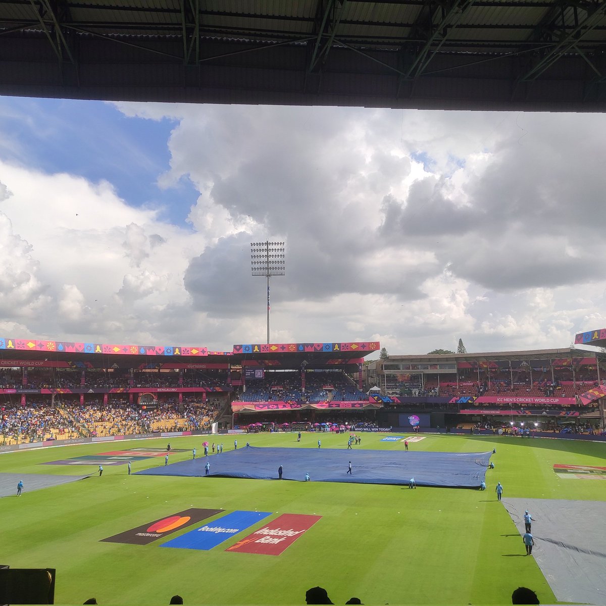 Torrential rain at the Chinnaswamy! 😂 #CWC23 #NZvsPAK