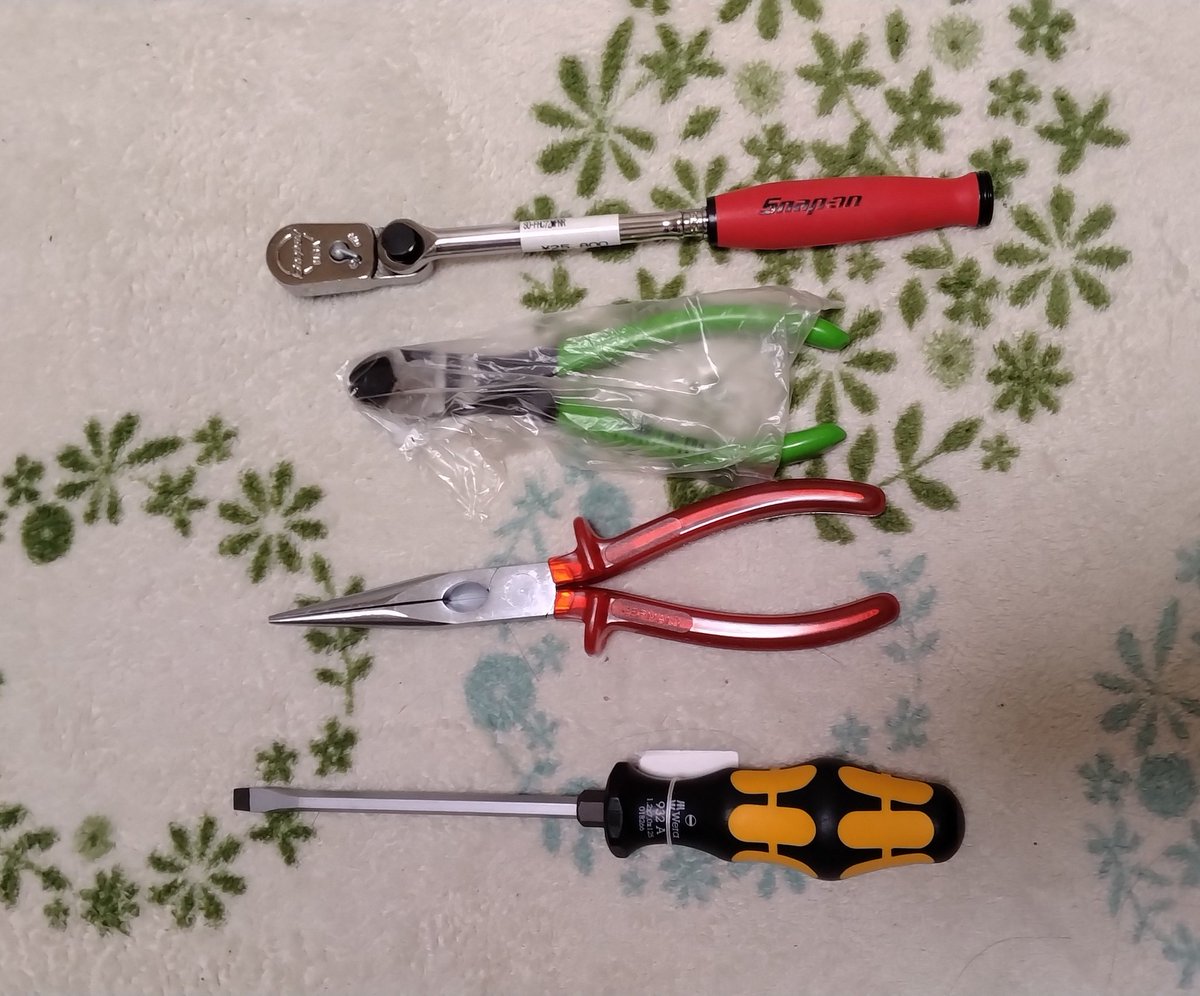 mukkey03's tweet photo. 本日のお買い物は、欲しかった物が買えました。
Snap-onのラチェットハンドルは、初めて買いました。
ちなみに革手袋とロングシャンクのPH1ドライバーは、ウィンターセールの景品で当たりました。
#ワールドインポートツールズ #worldimporttools #KNIPEX #wera #snapon https://t.co/uhhbJI945m