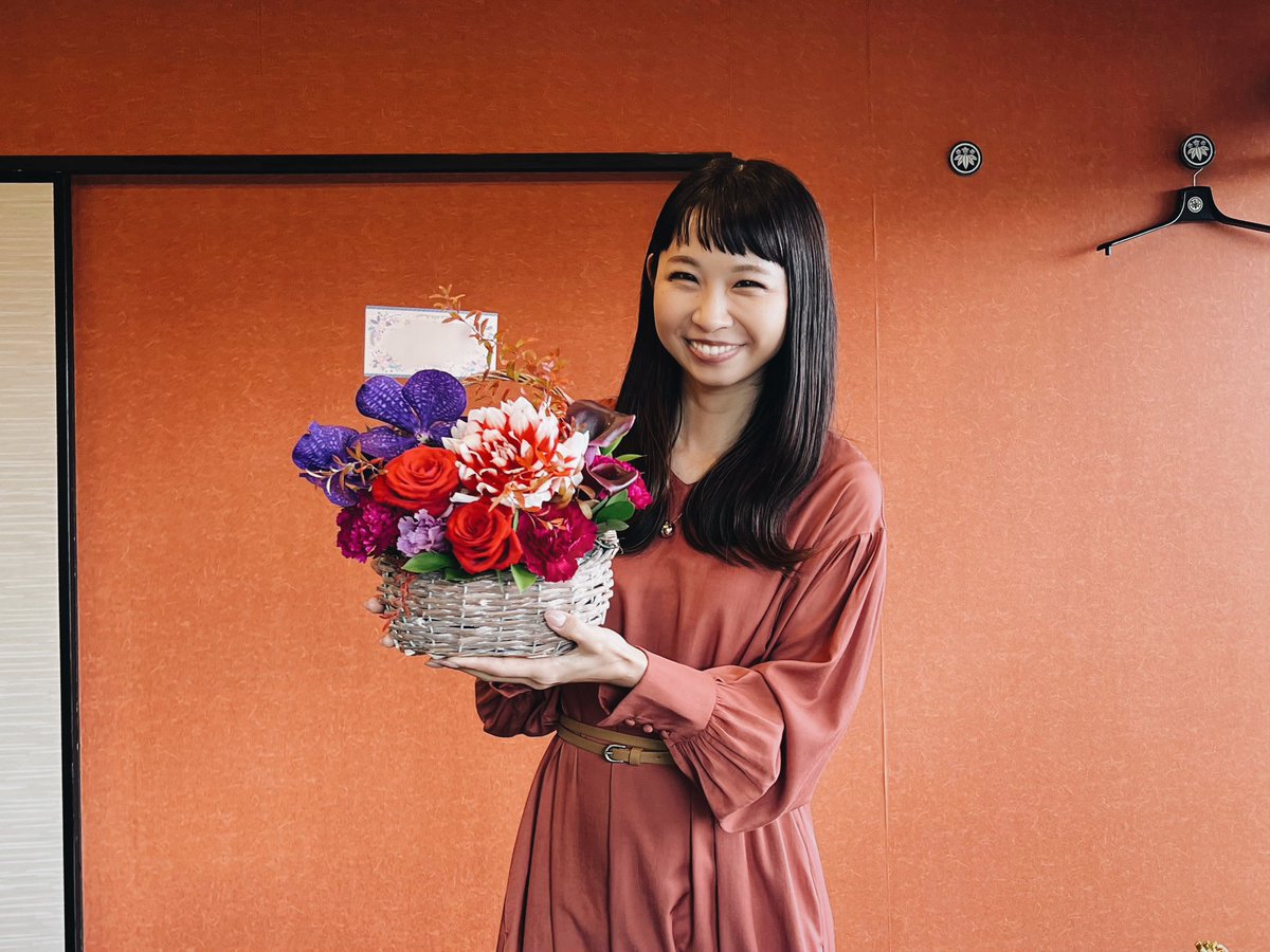 Bun_ayana's tweet photo. 親友からサプライズのお花が😭✨
嬉し過ぎる！！！ https://t.co/BzYzhV3Mnt
