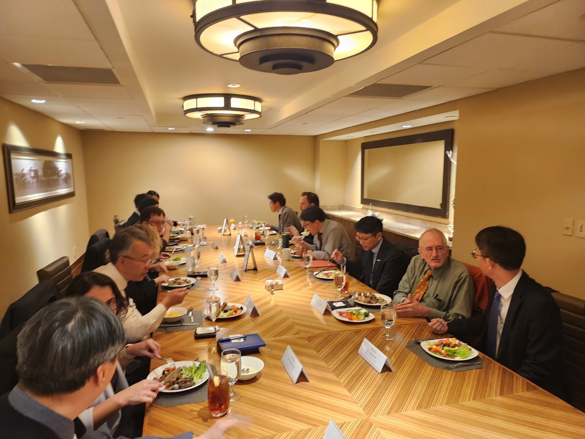 _jungki1981's tweet photo. During this visit, we discussed mutually beneficial cooperation between UT Austin and UNIST. Everyone was so kind, and every meeting was awesome. I have no doubt that we can make a difference that can change the world in a more sustainable way. https://t.co/65DOLU9N8N https://t.co/rWdh8mYpUM