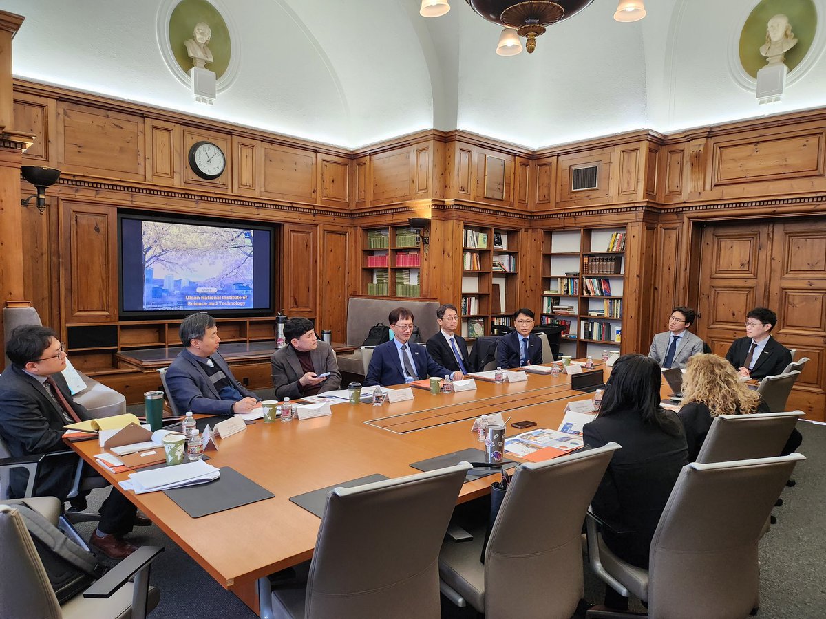 _jungki1981's tweet photo. During this visit, we discussed mutually beneficial cooperation between UT Austin and UNIST. Everyone was so kind, and every meeting was awesome. I have no doubt that we can make a difference that can change the world in a more sustainable way. https://t.co/65DOLU9N8N https://t.co/rWdh8mYpUM