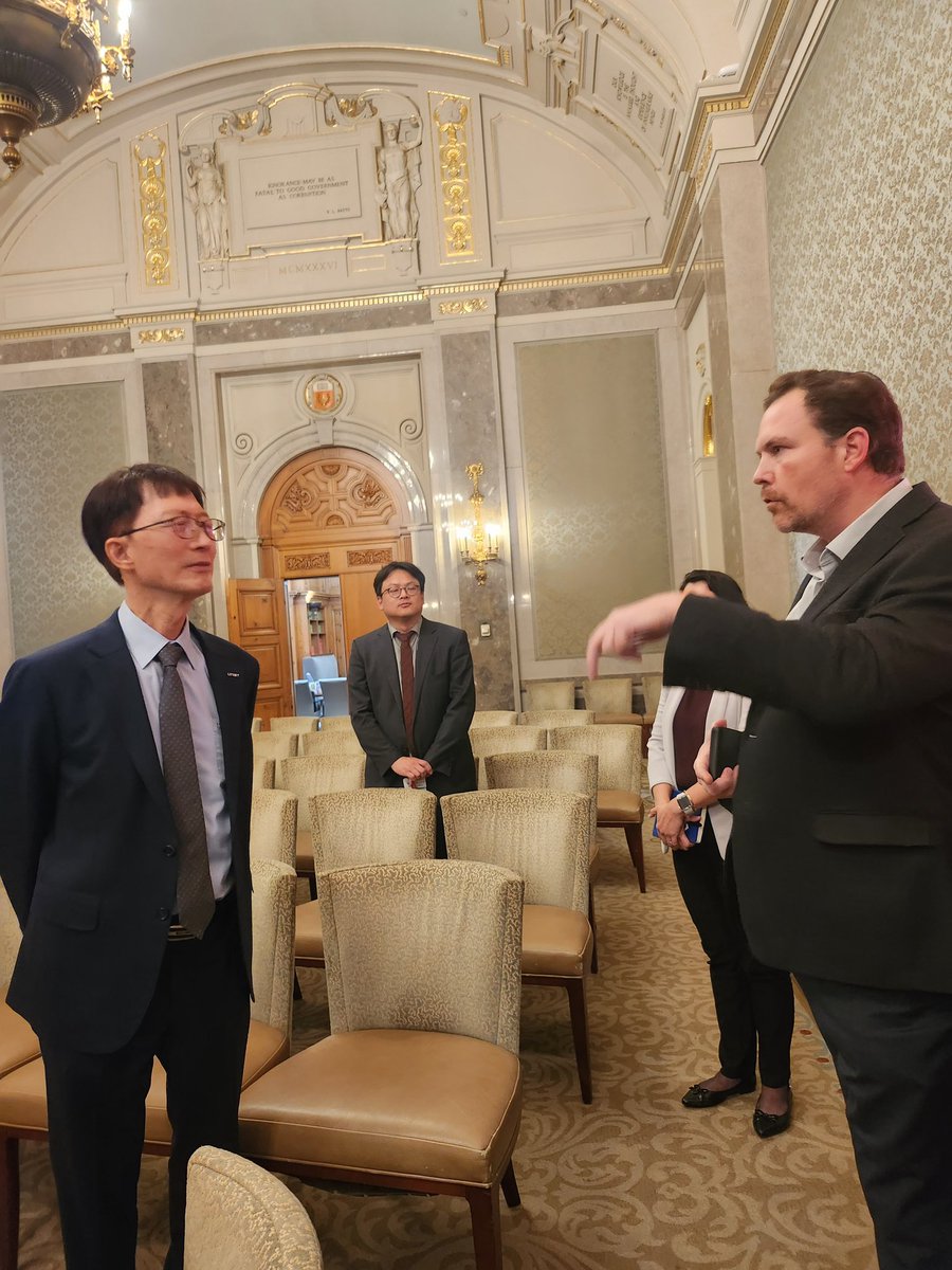 _jungki1981's tweet photo. During this visit, we discussed mutually beneficial cooperation between UT Austin and UNIST. Everyone was so kind, and every meeting was awesome. I have no doubt that we can make a difference that can change the world in a more sustainable way. https://t.co/65DOLU9N8N https://t.co/rWdh8mYpUM