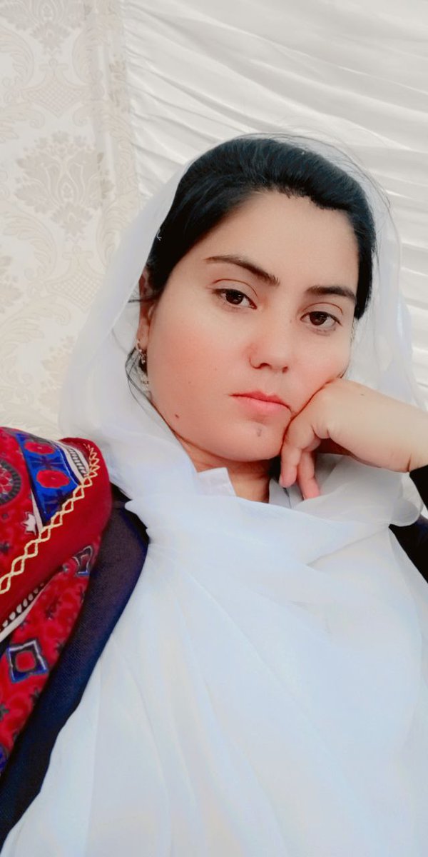 AbroAasma's tweet photo. زِندَگِي گِرامَر جَي ڪِتابَ وانگَر آھي،
جَنھن مان ضَمِيرُ نڪرِي وَڃَي تَہ
فَعِلُ ۽ صِفَتُون ڪنھن بِه ڪَمَ جون ناھِنِ... https://t.co/SQDUQeZaTt