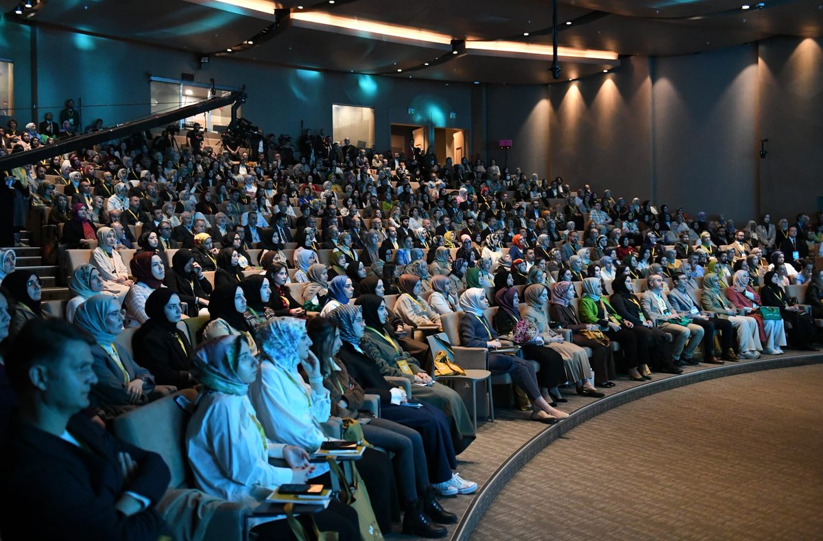 Nun Eğitim ve Kültür Vakfı tarafından düzenlenen “Eğitimde Bir Adım Ötesi” Zirvesine iştirak ettik.
 
Millî bir mutabakatla büyüyen maarif davamız, bugün bizden değişen dünyaya karşı yeni hedeflere yönelmede güçlü argümanlar ve sahici hedefler, uygun ve sürdürülebilir planlamalar