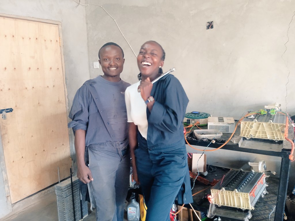 motorist_nyabu's tweet photo. Meet my brother. The man with the big dream that is slowly taking shape @FECA_Autocare. He fueled my love for cars coz we mostly bonded over car conversations. His passion for hybrids is unmatched! I tapped it from him.
#legendarybigbros! https://t.co/LSHC8bqFrU