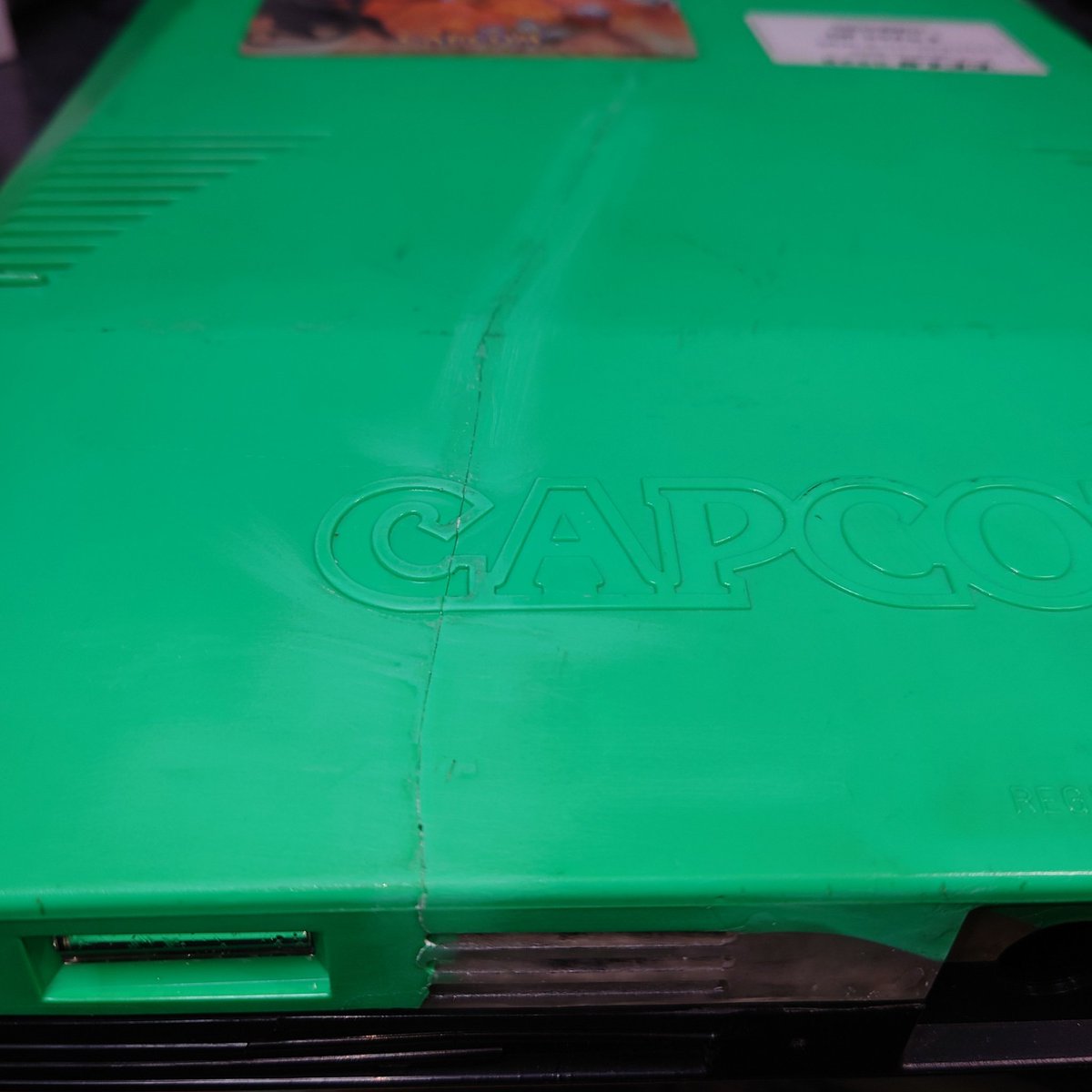 MiracleHero1's tweet image. #CPS2
プラリペアにて割れと上カバーは修復
ネジと他の爪で固定しているので問題ないが、ここの裏にある爪を復元できなかったので浮きが出てる
下側の排気口欠けは見なかった事にする
🤣
塗装は既製品と色合わせるのは高難易度なので気の向いた時にやるかも・・
女性？なのか・・？🤔