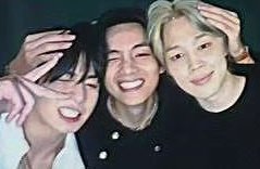 O613file's tweet photo. my family forever and ever. ♡ https://t.co/G7jXkx3AWv