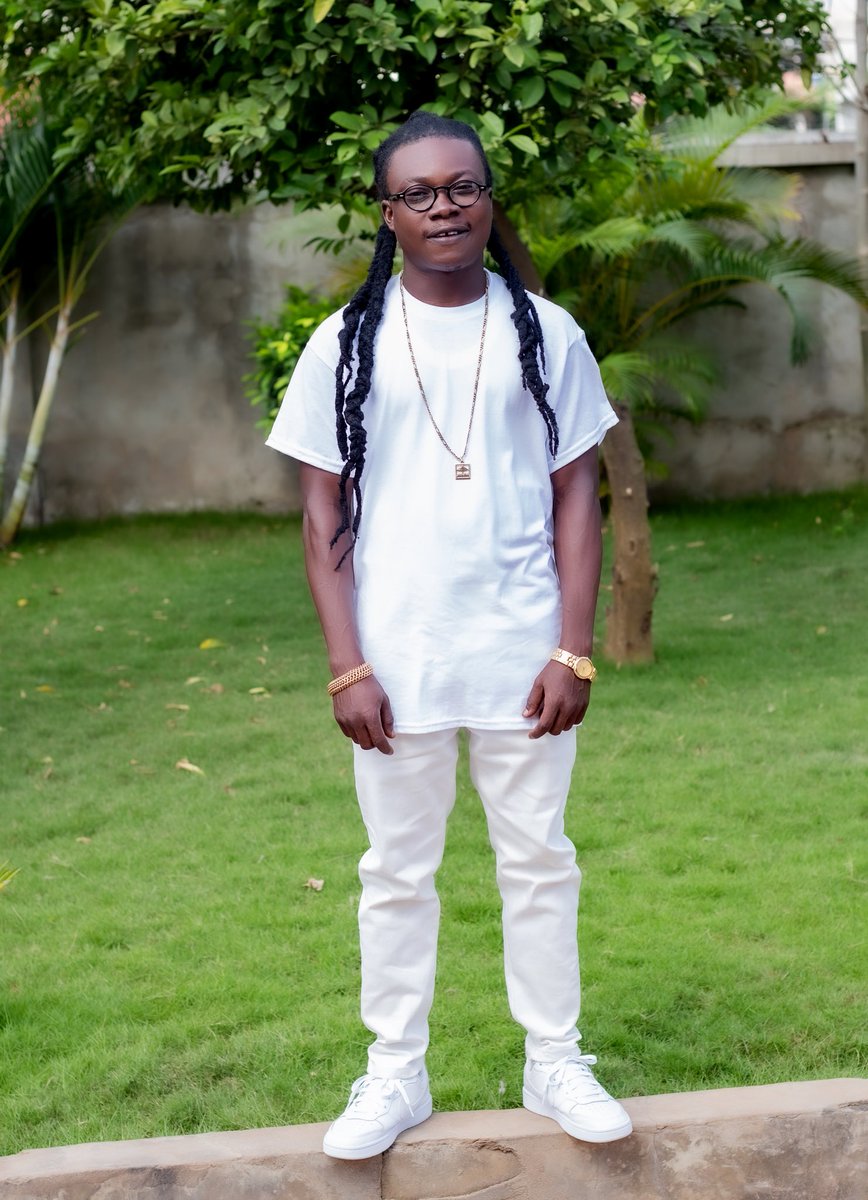 A legend was born today the 4th of November. Happy Birthday to my self, I’m +1 today. I’m grateful to God almighty. I wish myself more life, good health and more success. May my music journey become a legendary historical success story. #AhDiStarBussGlobal #StillAm3ny333wor 🍾🥂