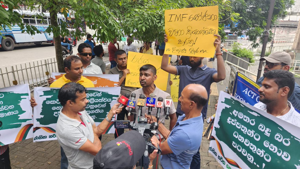 ChrishanJay's tweet photo. අද අපි නුවර. #SayYesToIMF16 https://t.co/LiLmtGwXyP