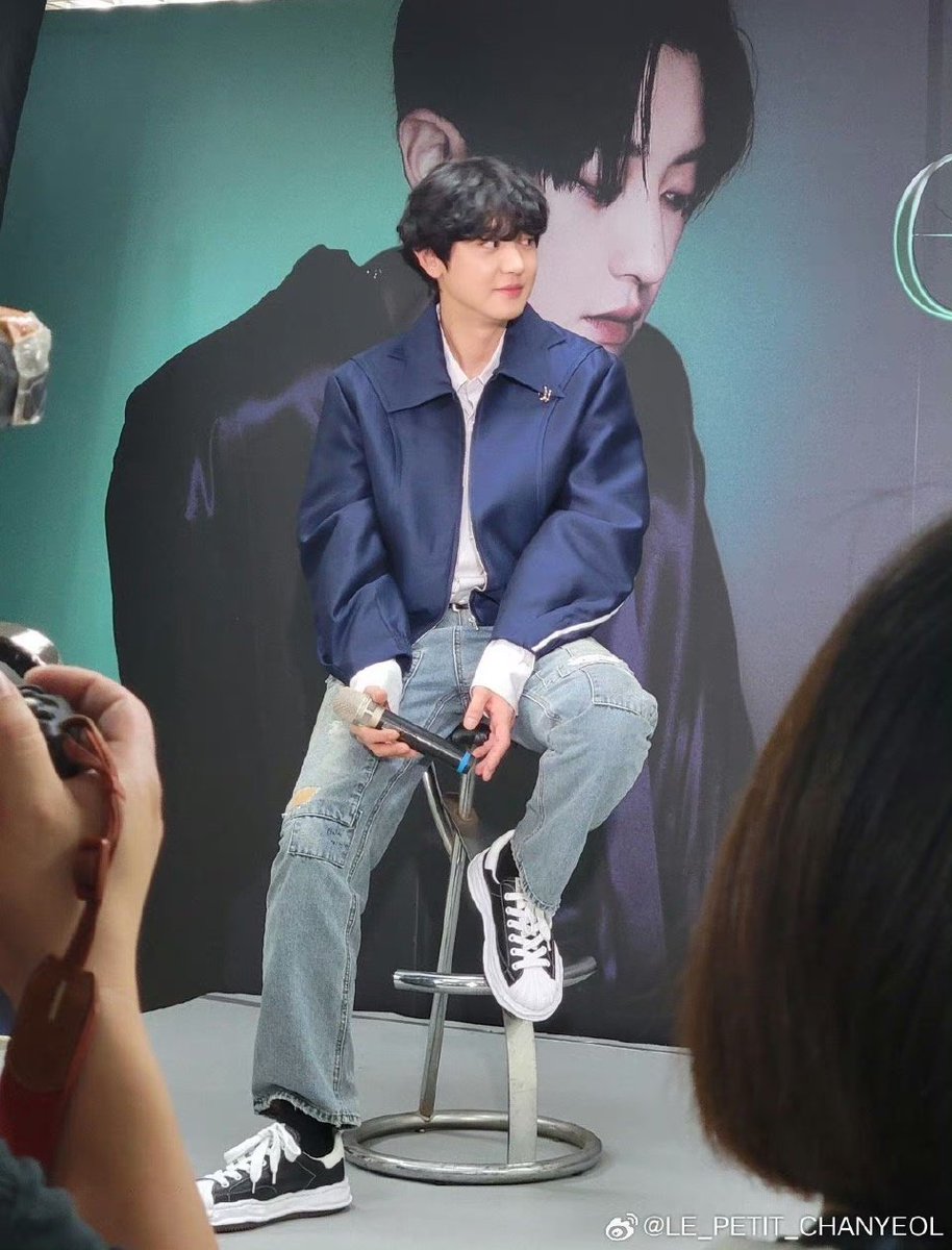 He looks so fluffy 🥹