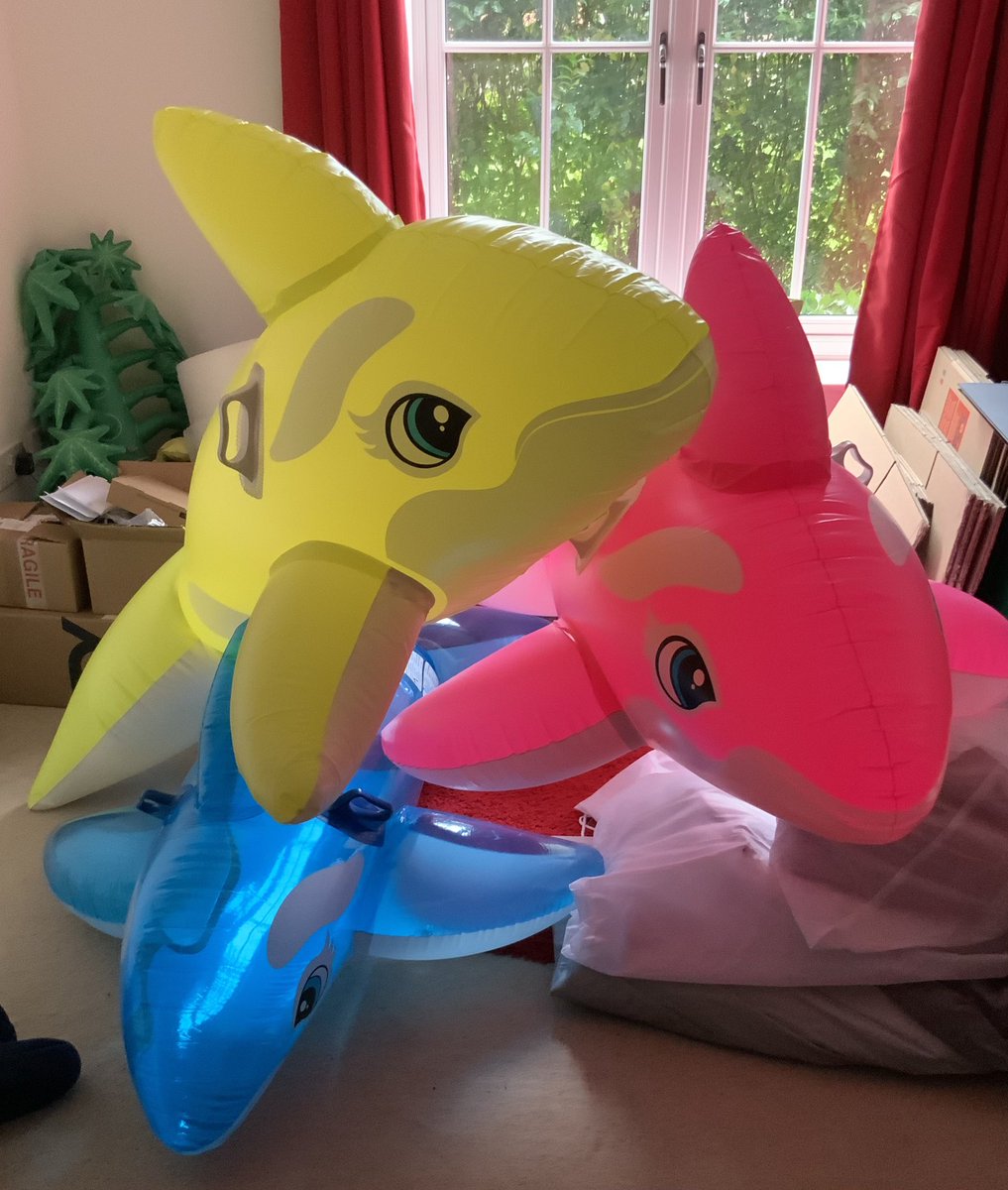 fenrisulfr_wolf's tweet photo. It’s the SqueakEnd #SqueakySaturday #SqueakEnd #SqueakyFriend https://t.co/92MwwZ9OXM