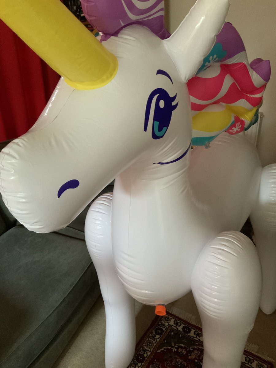 fenrisulfr_wolf's tweet photo. It’s the SqueakEnd #SqueakySaturday #SqueakEnd #SqueakyFriend https://t.co/92MwwZ9OXM