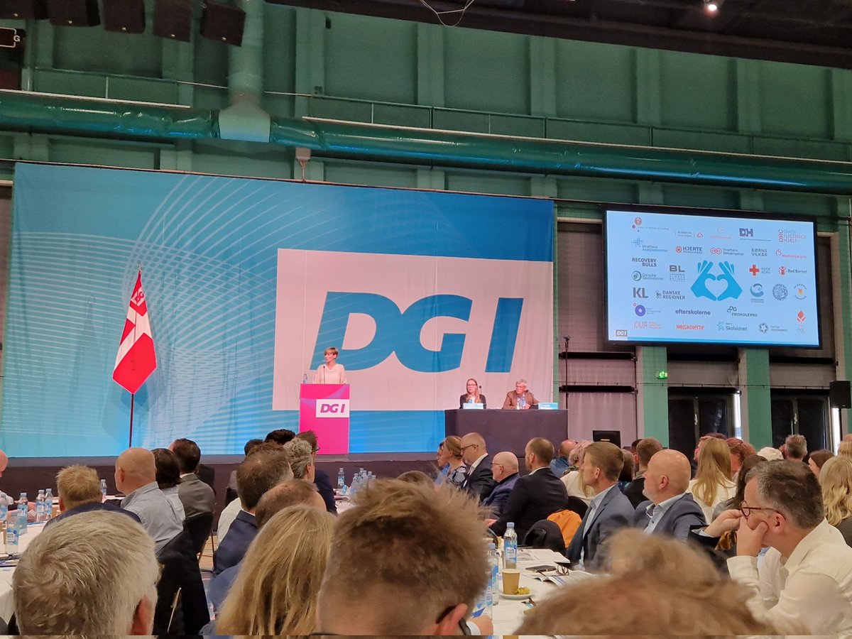 Bjørn Friis Neerfeldt (@bjornfneerfeldt) on Twitter photo Årsmøde ved <a href="/DGI_dk/">DGI - Vi elsker idræt</a> og <a href="/charlottebachth/">Charlotte Bach Thomassen</a> takker og værdsætter <a href="/skoleidraet/">Dansk Skoleidræt</a> og andre vigtige samarbejdspartnere. Selv tak - vi har en vigtig fælles sag omkring at skabe læring, trivsel og sundhed med idræt og bevægelse i skolen. Årsmøde ved <a href="/DGI_dk/">DGI - Vi elsker idræt</a> og <a href="/charlottebachth/">Charlotte Bach Thomassen</a> takker og værdsætter <a href="/skoleidraet/">Dansk Skoleidræt</a> og andre vigtige samarbejdspartnere. Selv tak - vi har en vigtig fælles sag omkring at skabe læring, trivsel og sundhed med idræt og bevægelse i skolen.