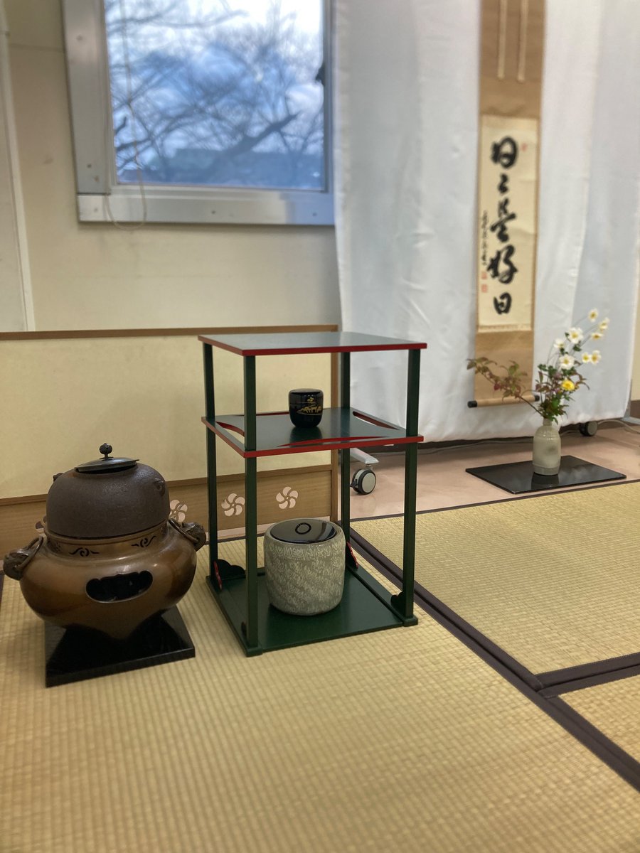 yakugaku_sadou's tweet photo. こんにちは
千葉大学薬学部茶道部です！
ついに亥鼻祭は明日となりました！
薬学部茶道部ではお菓子と御茶をご用意して看護学部棟2階セミナー室でみなさまをお待ちしております🍡 https://t.co/Ag51OSoCkv