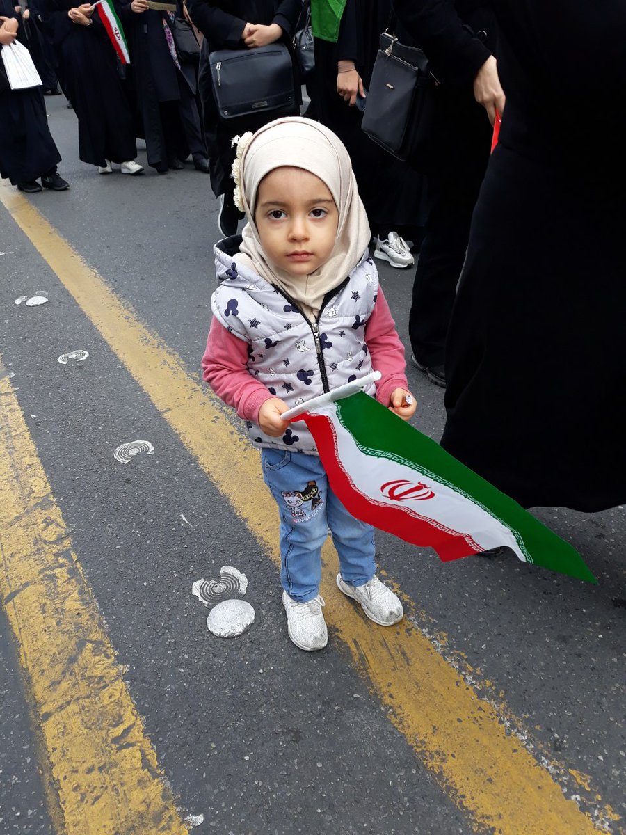 Ali_M_N99's tweet photo. مردم که در اطراف ایستاده بودن میگفتن :
آخه این بچه های کوچیک چه میفهمن که ۱۳ آبان چیه؟
در جوابشون باید بگم رژیم اسقاطیل این موضوع رو خوب درک میکنه که کودک ۶ کیلویی رو با بمب ۶۰ تنی شهید میکنه.
#GreatSatan 
#خناس_بزرگ https://t.co/hFlNdG7Kui