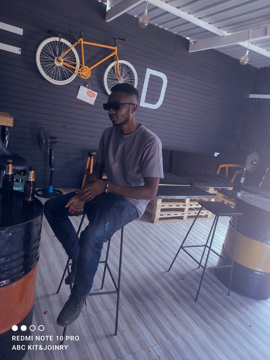 Bom Gee 🔤 tweet media