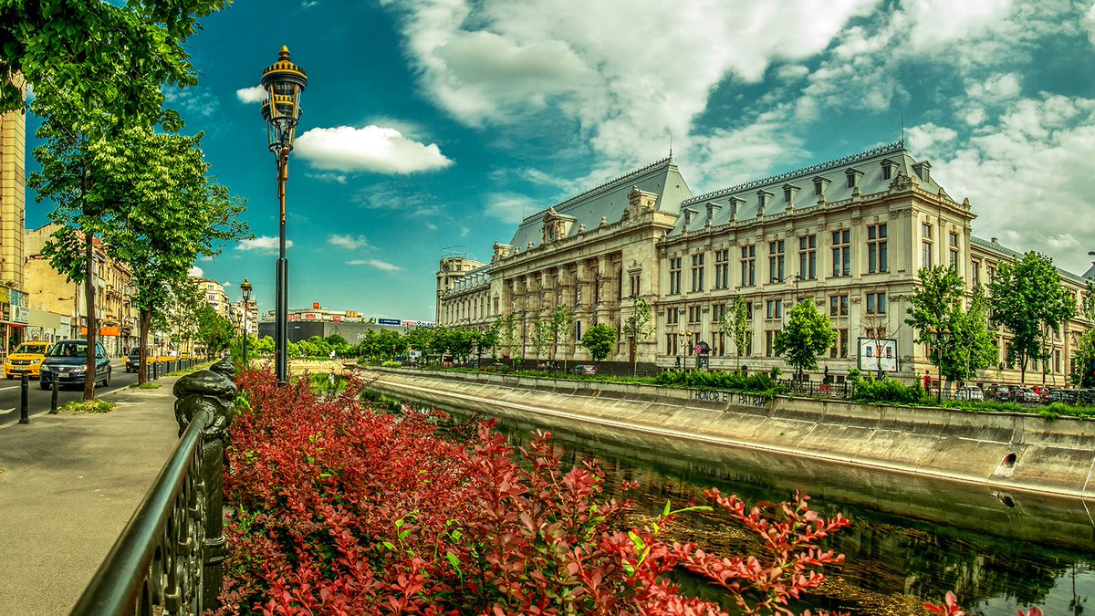 Photoshop Generative fill is really game changing! Quick image edit for hero of client website! 

#buildinpublic #Photoshop