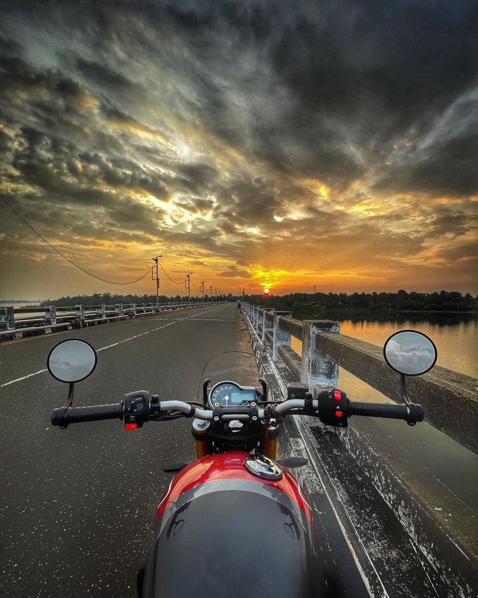 IndiaTriumph's tweet photo. What you chasing this weekend? Stunning sunsets, or breathtaking sunrises?
📷: Naveen Nazareth
We’d love to have your weekend riding photos/ videos. Please share by tagging @indiatriumph. Use hashtag #MyTriumphWeekend.
#MakeYourWeekendsMatter #ForTheRide #Speed400 #HaveItAll https://t.co/ajkHxAZpPS