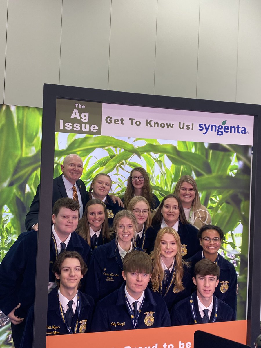 davidhollinrak1's tweet photo. What an amazing week at the National FFA Convention #ffa23! I got the opportunity to interact with many students, including this group from ⁦@MCSD404⁩. Creating the next generation of leaders who will change the world ⁦@NationalFFA⁩ ⁦@hlibby34⁩ https://t.co/J3hnQ2fSs1