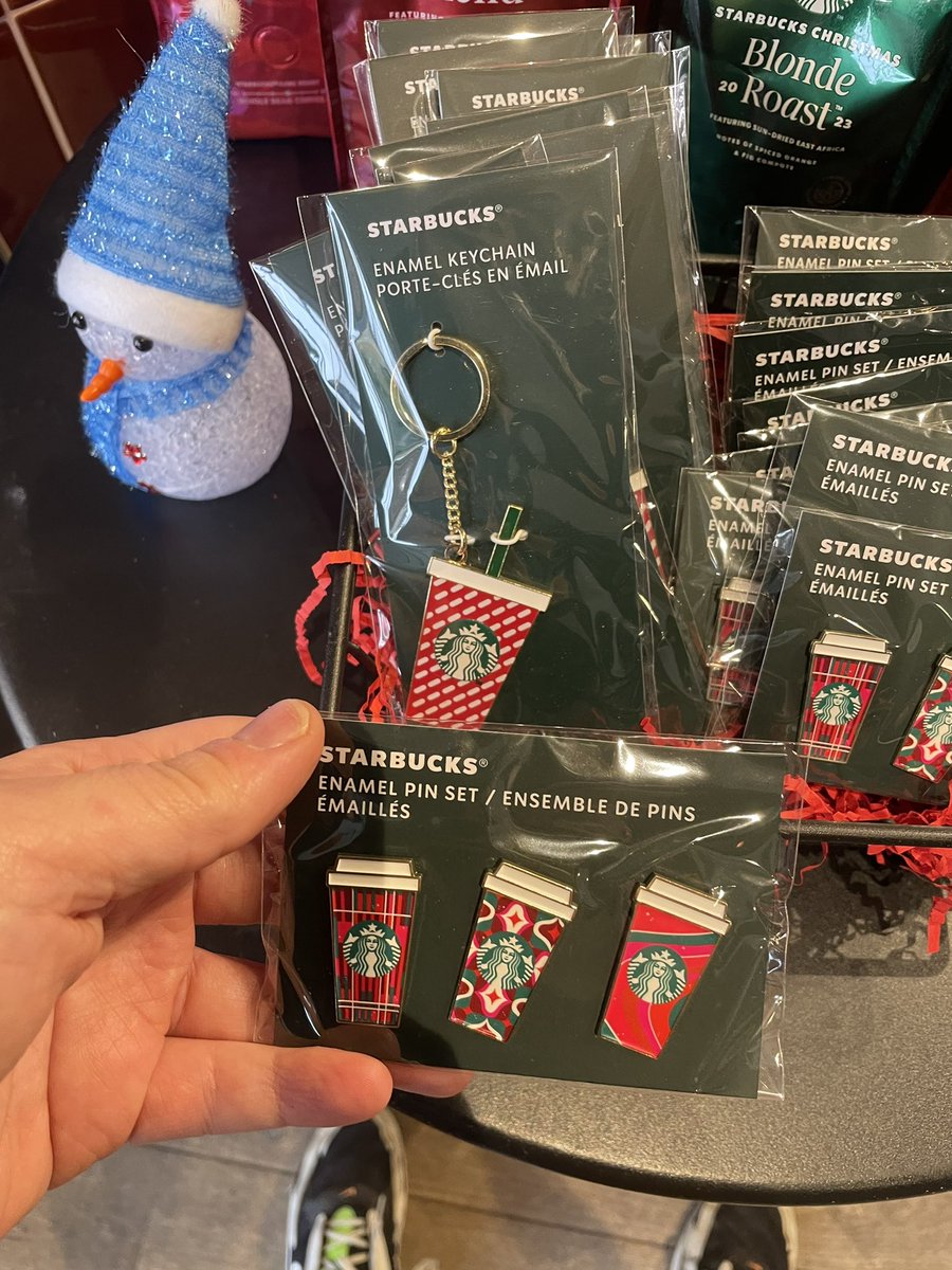 All_Things_New_'s tweet photo. More Festive Finds! ๐ At Starbucks @starbucksuk #starbucks #coffee #festive #christmas #redcups #sandwich #lunch #new #wellthisisnew https://t.co/wjmiFiX3oo
