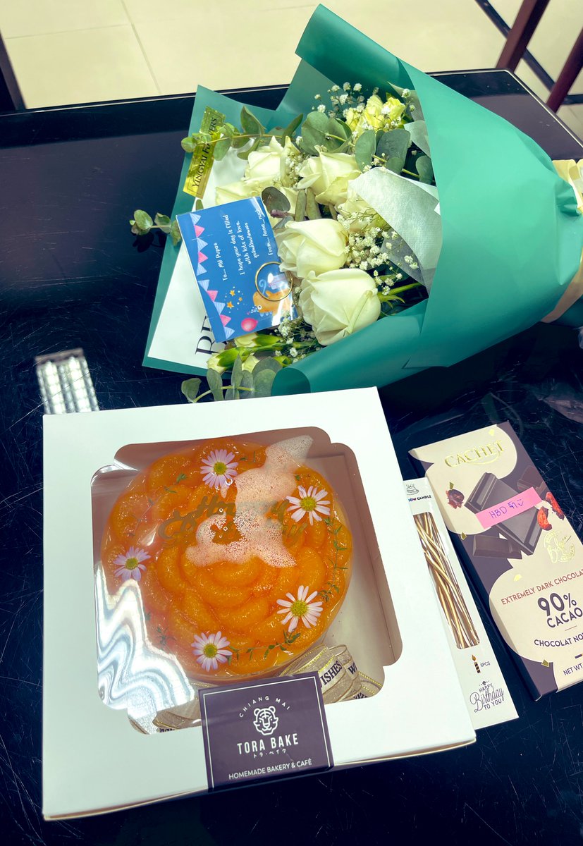 Ladyz_Winter's tweet photo. Thank you @annanuch0805 for a lovely flower 🌸 and cake 🎂 
Love youuuu ❤️ https://t.co/fnxGgU4QQW