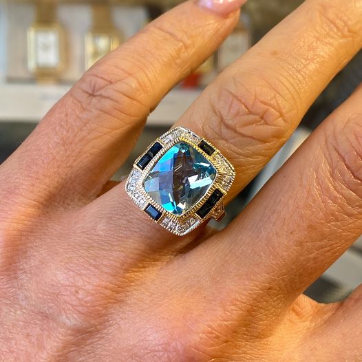 johnrossjewel's tweet image. The perfect cocktail ring🍸
A beautiful Blue Topaz in the centre with Sapphires and Diamonds all around💙

Deposits taken on all items✨

Take a closer look at the ring here:
johnrossjewellers.com/products/9ct-g…

#blutopazanddiamondring #Novemberbirthstone #JohnRossJewellers #Tralee #Kerry
