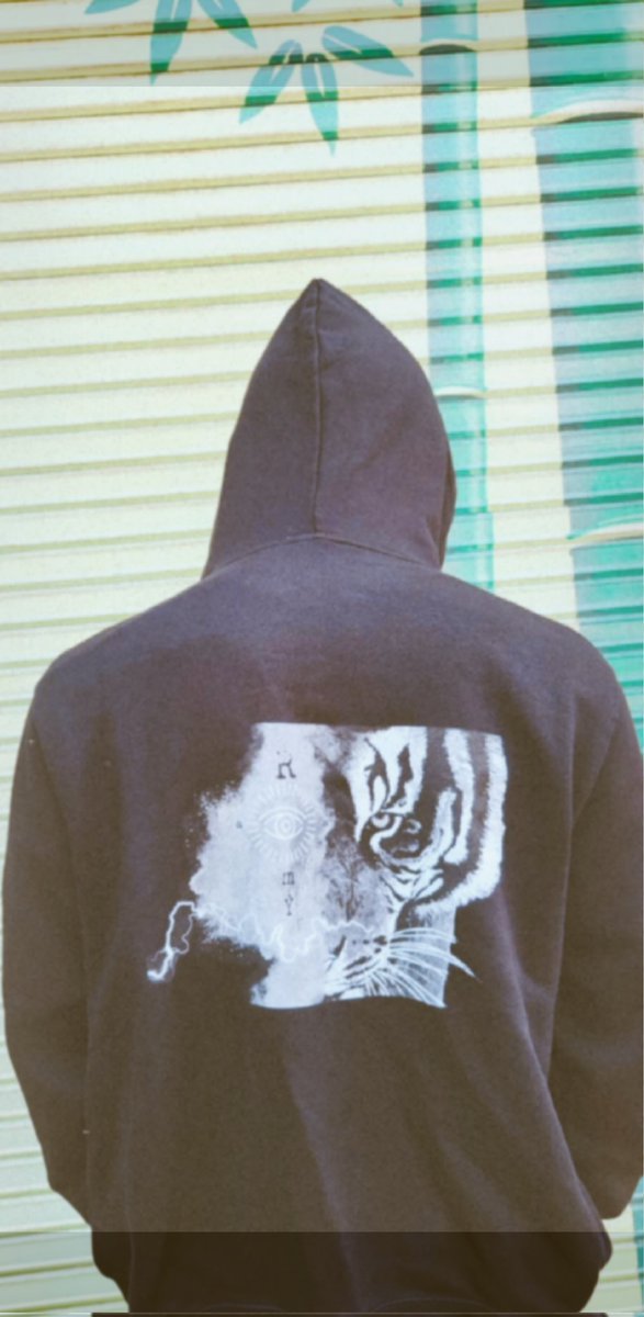 Raamiy_artworks's tweet photo. ご購入頂いたNEWグッズ！
『生地もしっかりしてて最高ー！』
のお声いただきました！もぅ感謝感激です😭お写真もいい感じに撮って頂いてありがとうございます🌎️💙
#Raamiy https://t.co/0LSuP54LJm