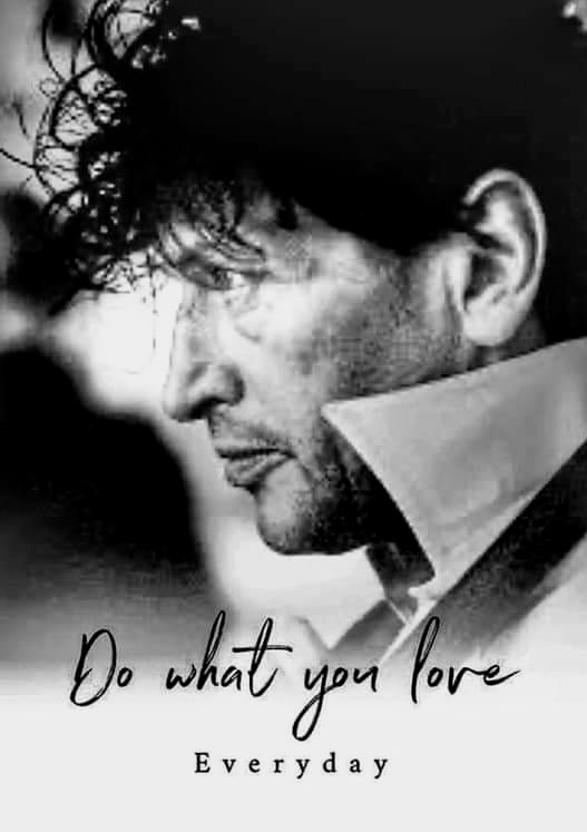 CJFvanHerpen's tweet image. #hermanbrood 🎹 77 jaar 
Hij is niet dood: #springlevend 🪂