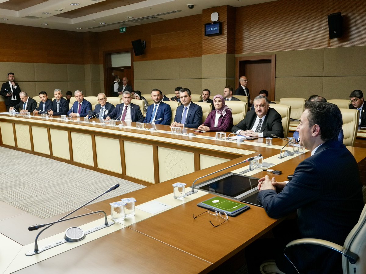 gurhankayabey's tweet photo. Sn.Genel Başkanımız Ali Babacan’ın liderliğinde TBMM’de gerçekleştirilen parti içi toplantımıza katılım sağlayıp şehrimizle ilgili yerel seçim özelinde bilgi verdik. Genel Başkanımız @alibabacan ve Vekilimiz @bdalgin’a misafirperverlikleri için teşekkür ederim.
#yerelseçim https://t.co/VhjVuW8d4J