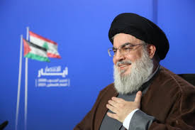وكم غيرَ"إسرائيل"خلفك مثلُها
تكيدُك مَثنى حين تبرز مفردا
تسوم حرابُ القوم ظهرَك غيلةً
ودونك بيروتٌ لتبْلغَ يَعبَدا
تذودُ الرزايا عن دمشقَ وتنثني
تشاطر صنعاءَ الأسى والتجَلُّدا
ومازال يخشاك الطغاةُ جميعهم
شحذتَ بياناً أو نضَوتَ مهنّدا
#صلاح_الدكاك