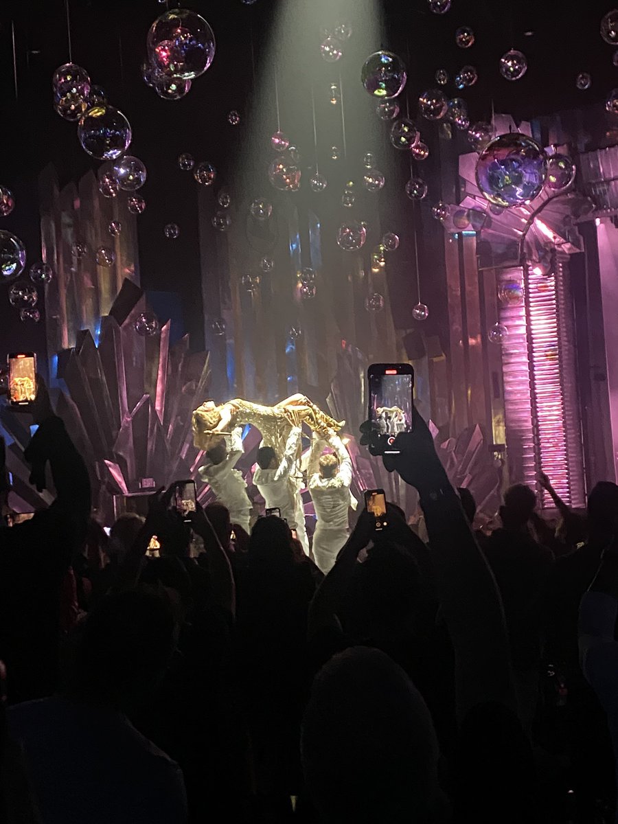 dgottleib's tweet photo. Came to Vegas, saw Kylie. (Pleased to report gay ally Ken Todd stayed for the entire show even though it ran to 1am.) https://t.co/QNzJHHjIvS