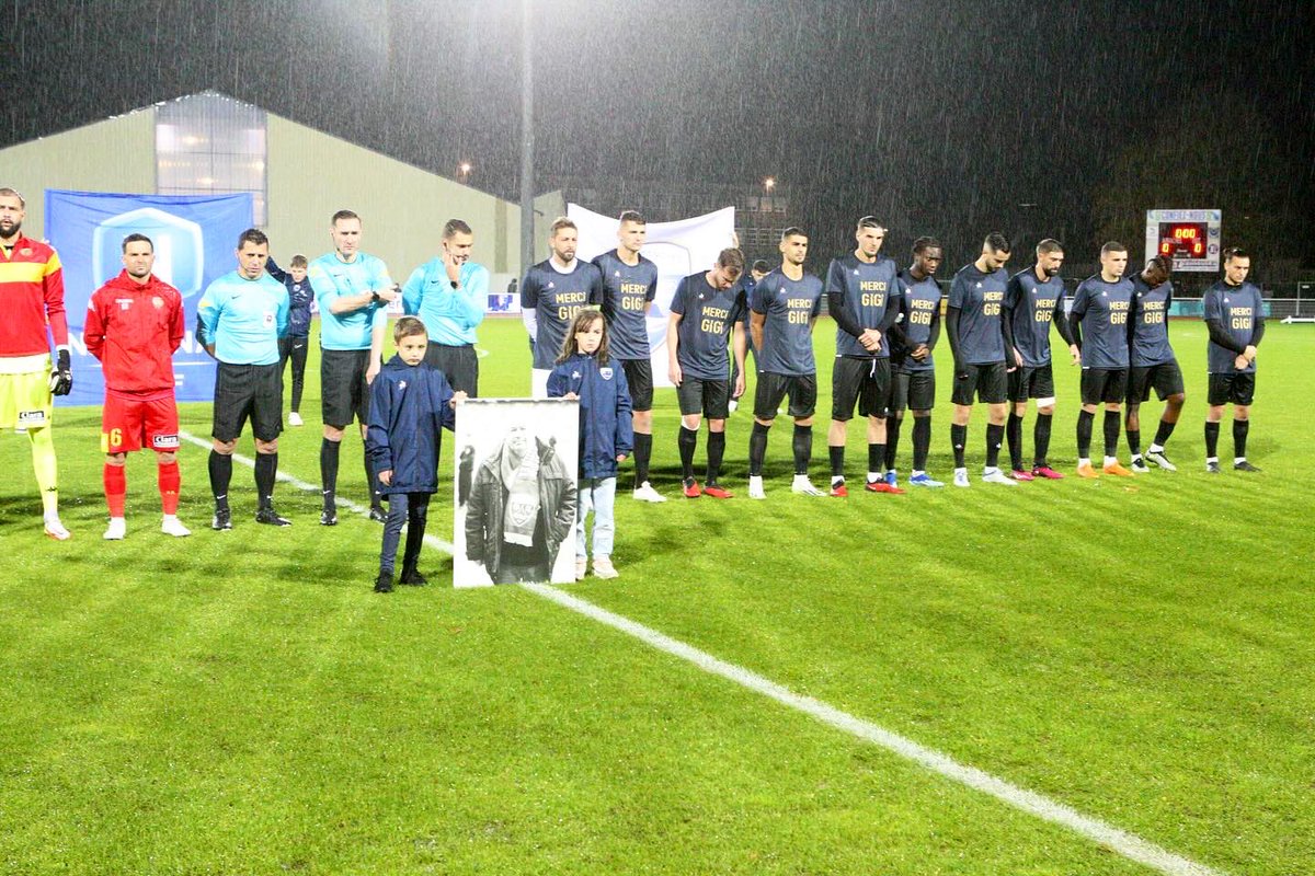 USAvrMSM_Off's tweet photo. Hier, nous avons également rendu un dernier hommage à notre président 🙏.
Un grand merci à tous d'avoir été là et un immense merci pour tout président 🫶🏾🕊️.

#usamsm #teamusamsm🔵⚪️ #football #hommage https://t.co/SDAT6KWFyR