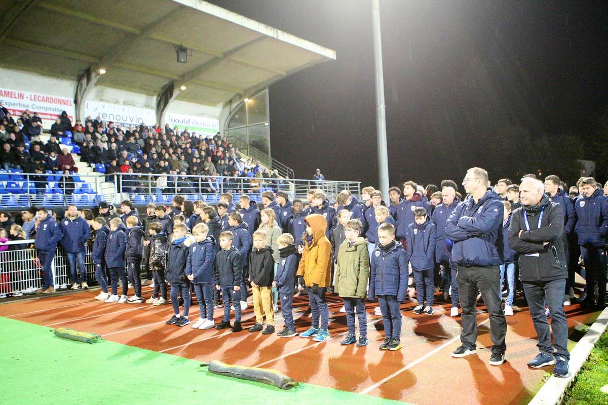 USAvrMSM_Off's tweet photo. Hier, nous avons également rendu un dernier hommage à notre président 🙏.
Un grand merci à tous d'avoir été là et un immense merci pour tout président 🫶🏾🕊️.

#usamsm #teamusamsm🔵⚪️ #football #hommage https://t.co/SDAT6KWFyR