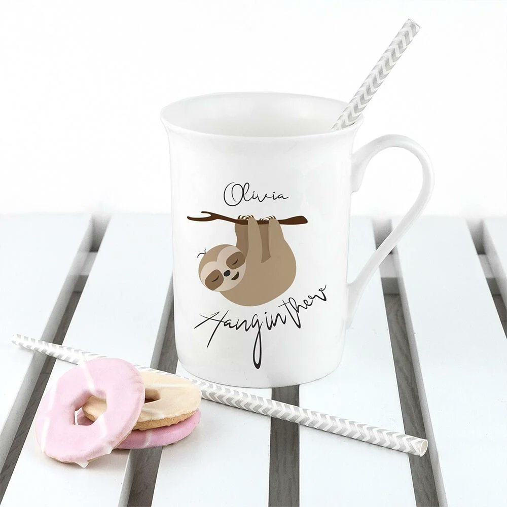 Who doesn't love a cute sloth? This bone china sloth mug features the words 'Hang in there' & can be personalised with any name lilyblueuk.co.uk/personalised-h…

#MindfulGiftsDay #giftideas #MHHSBD #shopindie #SmallBiz #UKGiftHour #UKGiftAM