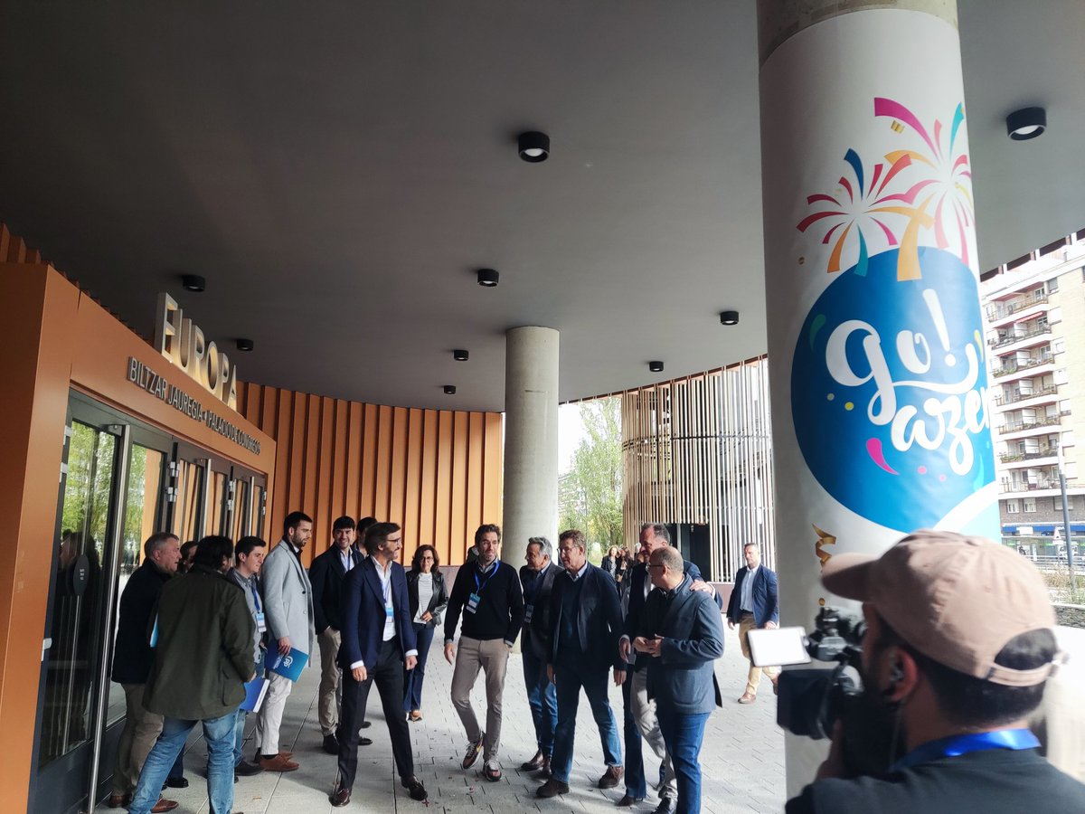 miriamfmata's tweet photo. Feijóo llega al Congreso del PP vasco que encumbra hoy a Javier de Andrés como líder https://t.co/Znr9T9lhAc