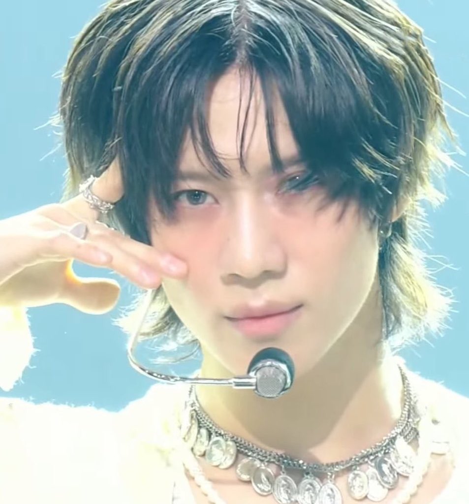 taemincriminal's tweet photo. angel                                             demon https://t.co/RPESjcPxHr