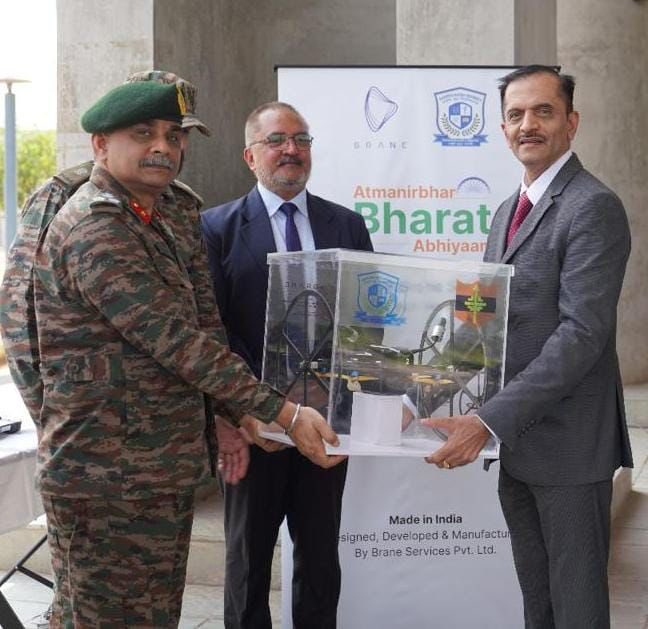 InfoGujarat's tweet photo. Prof.(Dr) Bimal N Patel, Vice Chancellor Rashtriya Raksha University (RRU) #Gandhinagar handed over indigenously developed #Roosterdrones to #NorthernCommand. The drone can roll as a #robot and fly as a bird and has been developed indigenously.  

#ModernWarfare https://t.co/sNcBNeMdLo