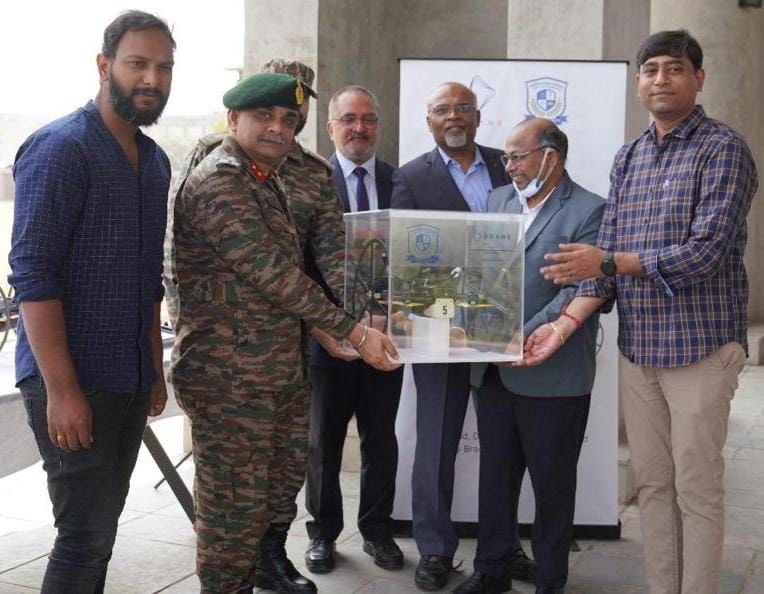 InfoGujarat's tweet photo. Prof.(Dr) Bimal N Patel, Vice Chancellor Rashtriya Raksha University (RRU) #Gandhinagar handed over indigenously developed #Roosterdrones to #NorthernCommand. The drone can roll as a #robot and fly as a bird and has been developed indigenously.  

#ModernWarfare https://t.co/sNcBNeMdLo