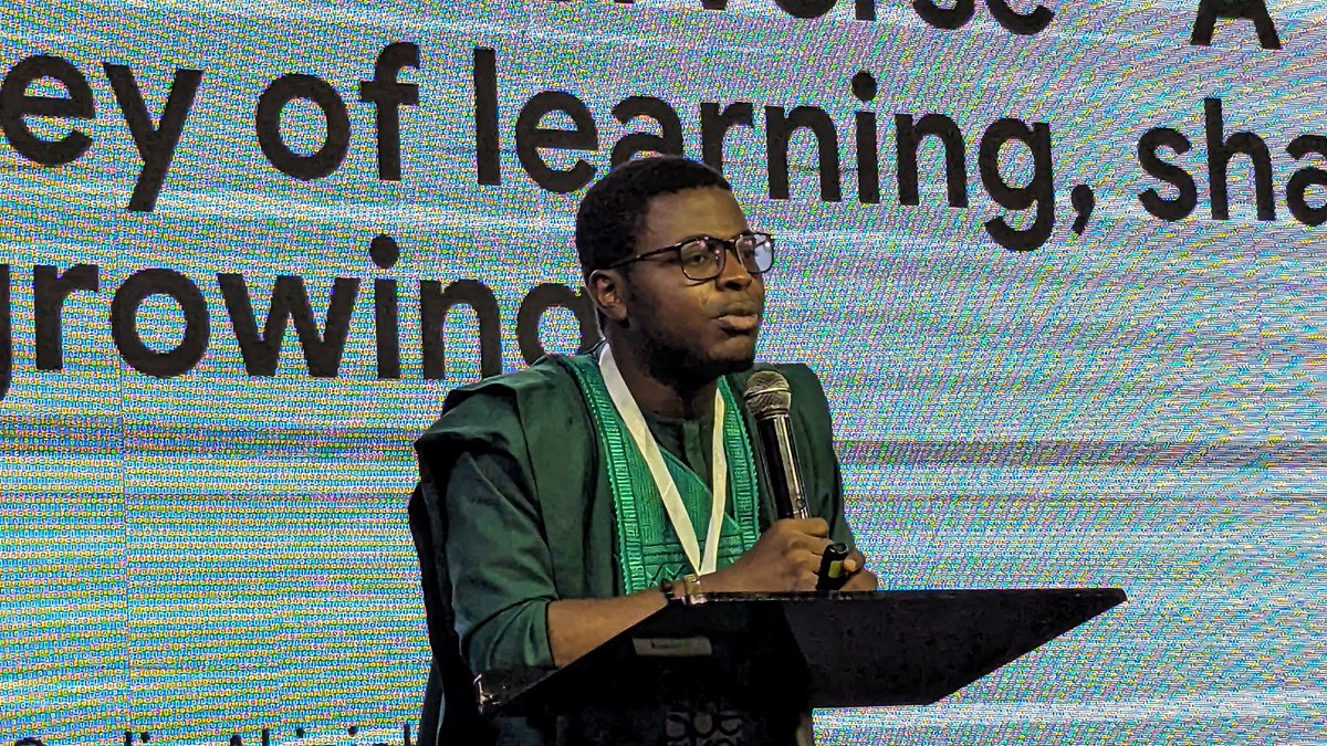 Geektutor's tweet image. I enjoyed delivering the keynote @flutterbyteconf #FBC2023. Love the energy in the room 😍🚀