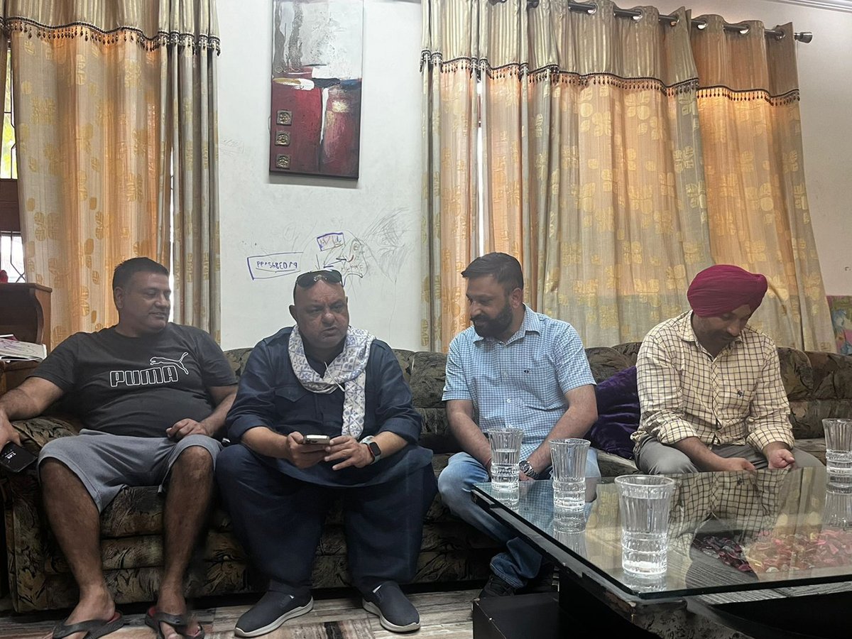 gurpreetgogiaap's tweet image. ਲੁਧਿਆਣਾ ਪੱਛਮੀ ਦੇ ਵਾਰਡ ਨੰਬਰ 61 &apos;ਚ ਕ੍ਰਿਸ਼ਨਾ ਨਗਰ ਵਿਖੇ ਨਵੀ ਬਣੀ ਸੜਕ ਦਾ ਸਮੂਹ ਇਲਾਕਾ ਨਿਵਾਸੀਆਂ ਦੇ ਨਾਲ ਨਿਰੀਖਣ ਕਰਦੇ ਹੋਏ #AamAadmiParty #BhagwantMann #GurpreetGogi #LudhianaWest