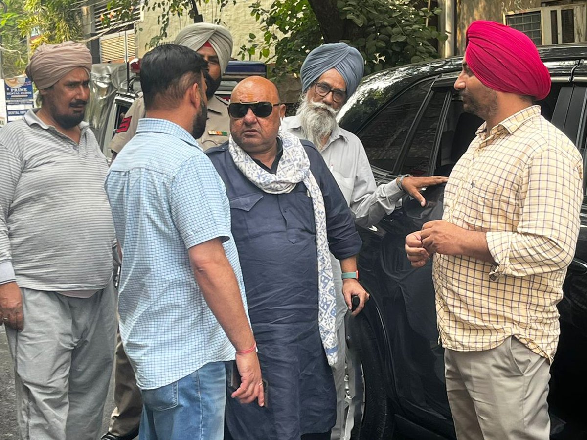 gurpreetgogiaap's tweet image. ਲੁਧਿਆਣਾ ਪੱਛਮੀ ਦੇ ਵਾਰਡ ਨੰਬਰ 61 &apos;ਚ ਕ੍ਰਿਸ਼ਨਾ ਨਗਰ ਵਿਖੇ ਨਵੀ ਬਣੀ ਸੜਕ ਦਾ ਸਮੂਹ ਇਲਾਕਾ ਨਿਵਾਸੀਆਂ ਦੇ ਨਾਲ ਨਿਰੀਖਣ ਕਰਦੇ ਹੋਏ #AamAadmiParty #BhagwantMann #GurpreetGogi #LudhianaWest