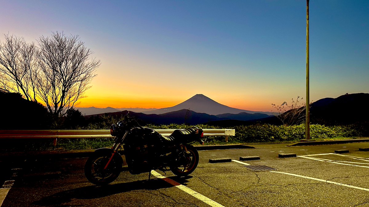 H1me_M0t0rcyc1e's tweet image. #いい4気筒の日
 #空冷4気筒 
 #キャブ車