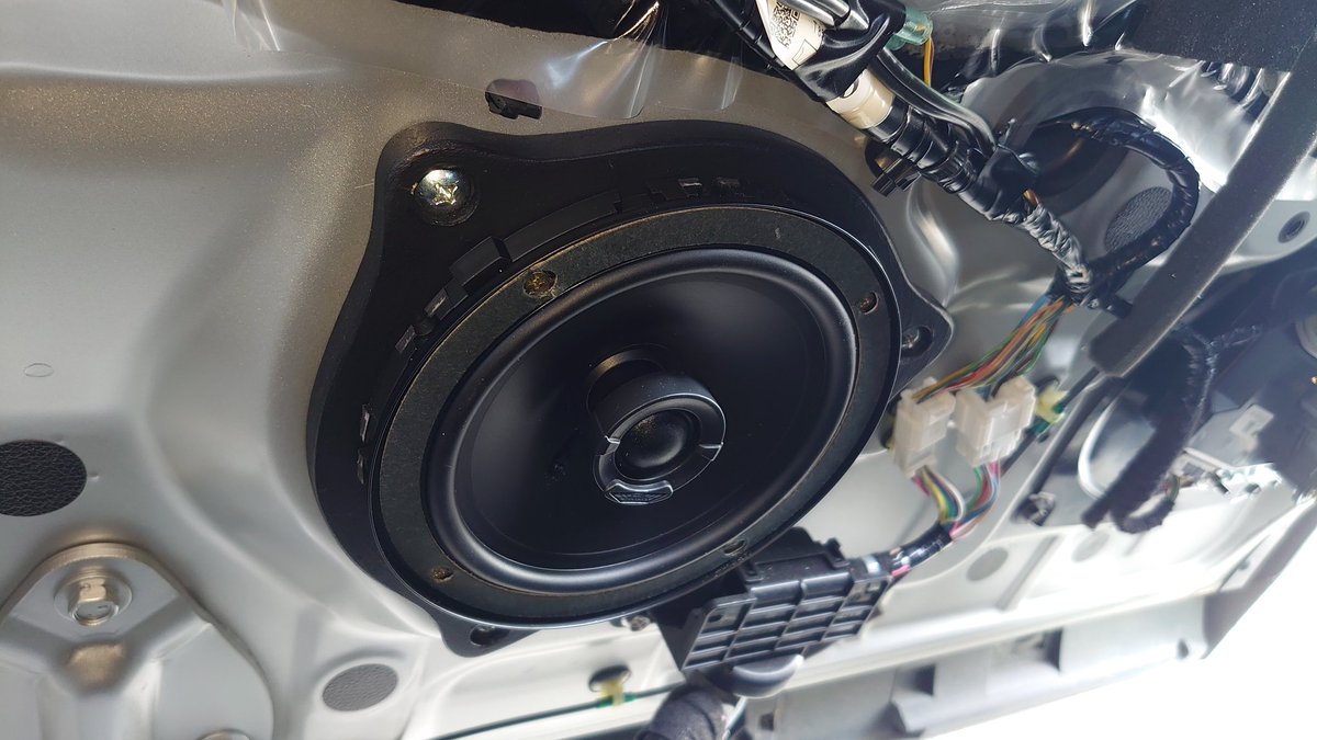 FLASHPOINTSOUND's tweet image. 本日の作業その1
セレナのリヤスピーカーをImageDynamics ID6に交換させていただきました♪アナログ的な鳴り方が非常に心地良いスピーカーです。
#セレナ #スピーカー交換
#ImageDynamics