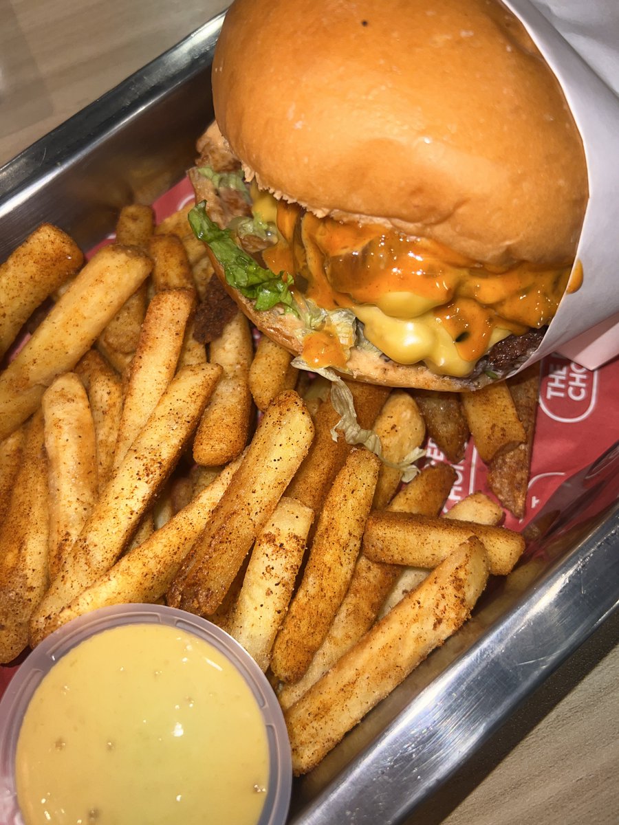 SabrinaShuhaim1's tweet photo. Okay approved. Another local brand burgers : The Permanent Choice Burger 💯!!! https://t.co/FWjIxPahZl