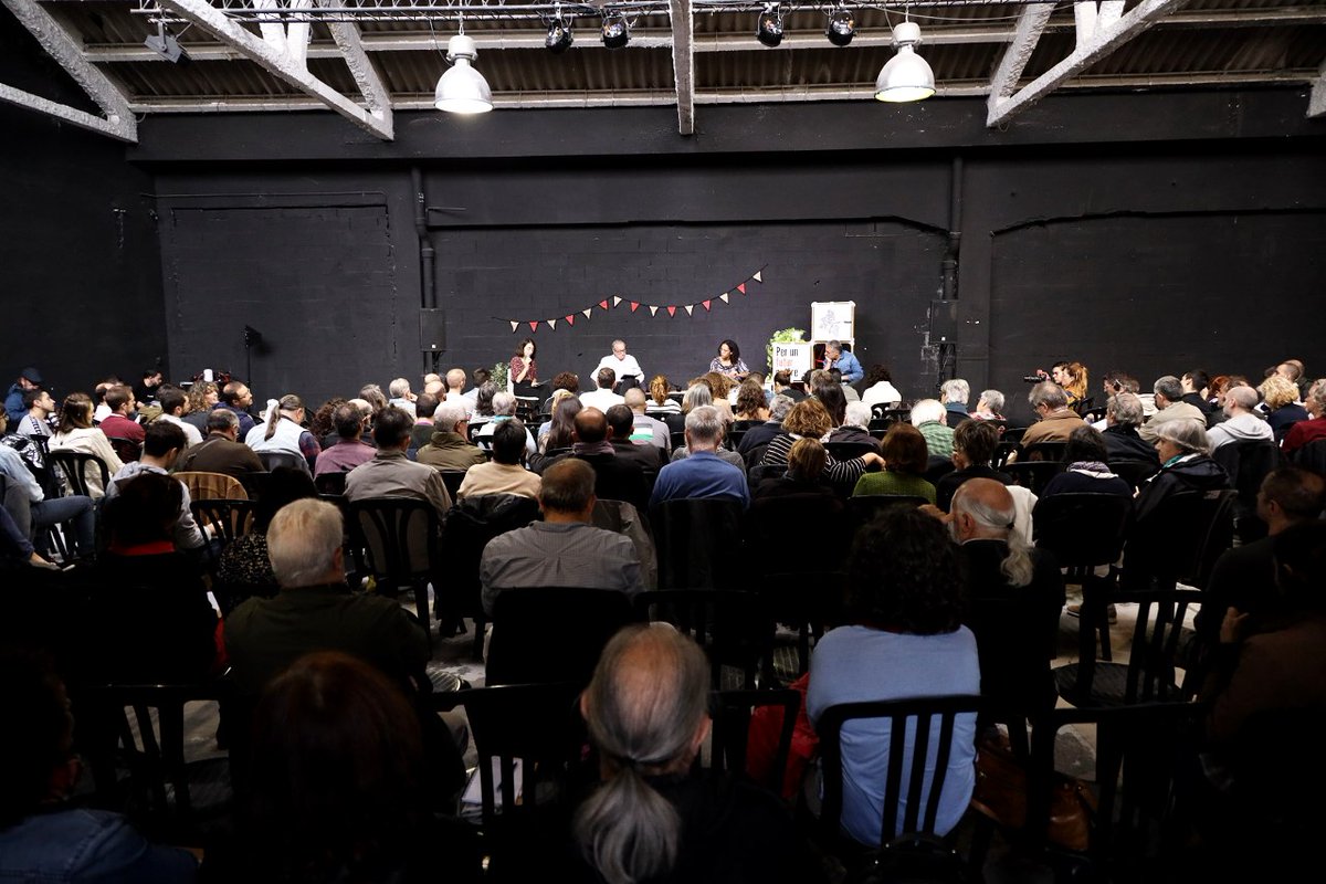 Arrenquem ‘Les esquerres davant del nou ordre global’ amb eflexions sobre les propostes de les esquerres en un escenari internacional en creixent convulsió, fragmentació i ascens dels autoritarismes.

🗣 <a href="/SalvadorMartiP/">Salvador Martí Puig</a>, <a href="/vivianeogou/">Viviane Ogou i Corbi🕊</a> i <a href="/GRASARafael/">Rafael GRASA</a>

👤 <a href="/albaleiva97/">Alba Leiva</a>