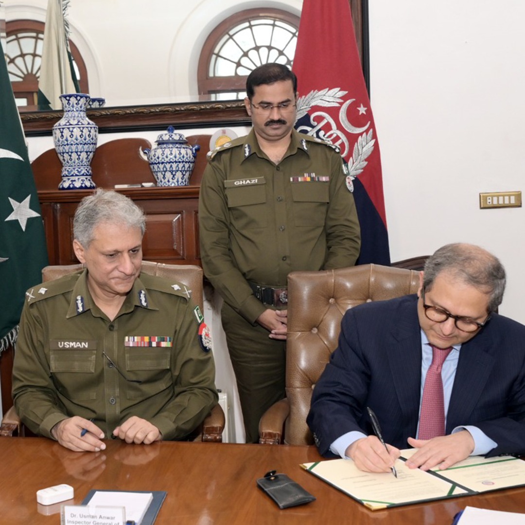 saleem_trust's tweet photo. Strengthening the bond between healthcare and law enforcement! Saleem Memorial Hospital and @OfficialDPRPP signed an MOU to work hand in hand for a safer and healthier community. We're committed to serving and protecting our people. #PartnersInSafety #CommunityFirst #MoUSigning https://t.co/9kPG8RNdmt