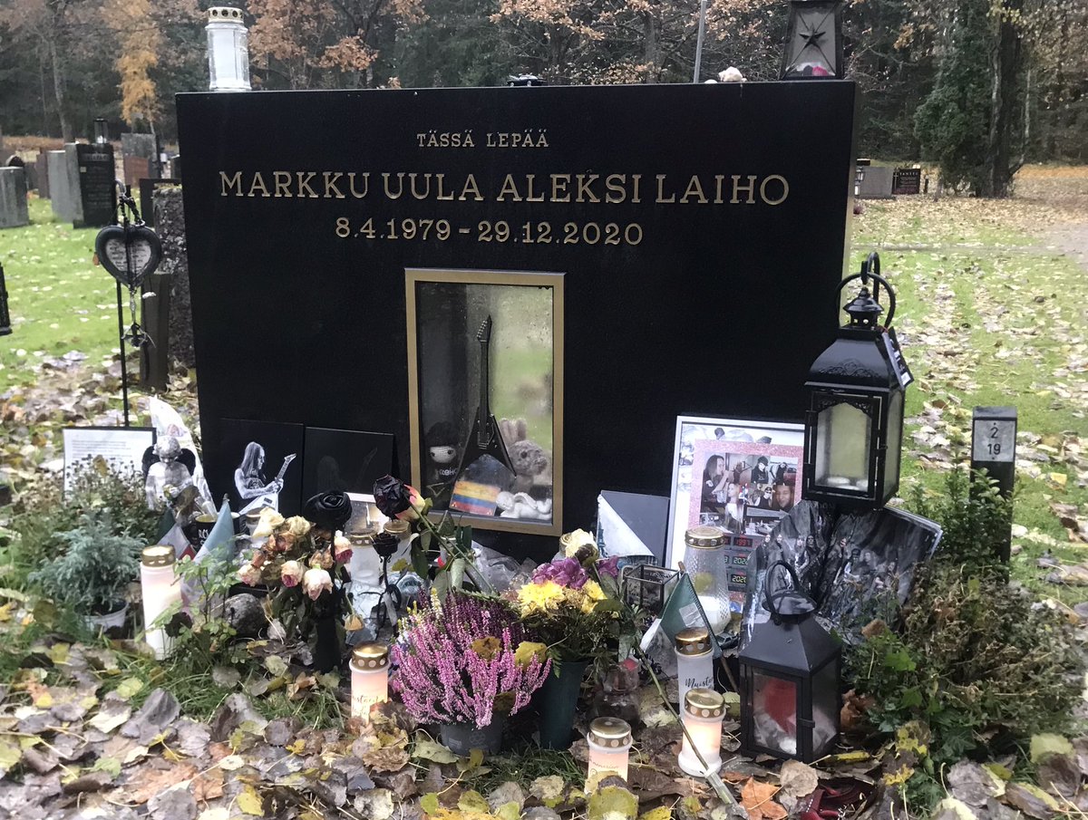 takalami76's tweet image. Tuli käytyä Hesoissa Malmin kalmistossa muistamassa edesmenneitä sukulaisia. Pari muutakin merkittävää hahmoa sai kynttilänsä. #peltsi #alexi