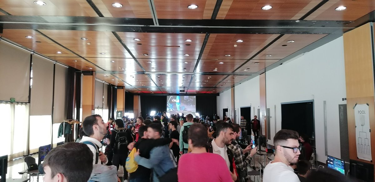 BiigLord's tweet image. Nerds on the outside -&amp;gt; nerds on the inside #TechRepublic