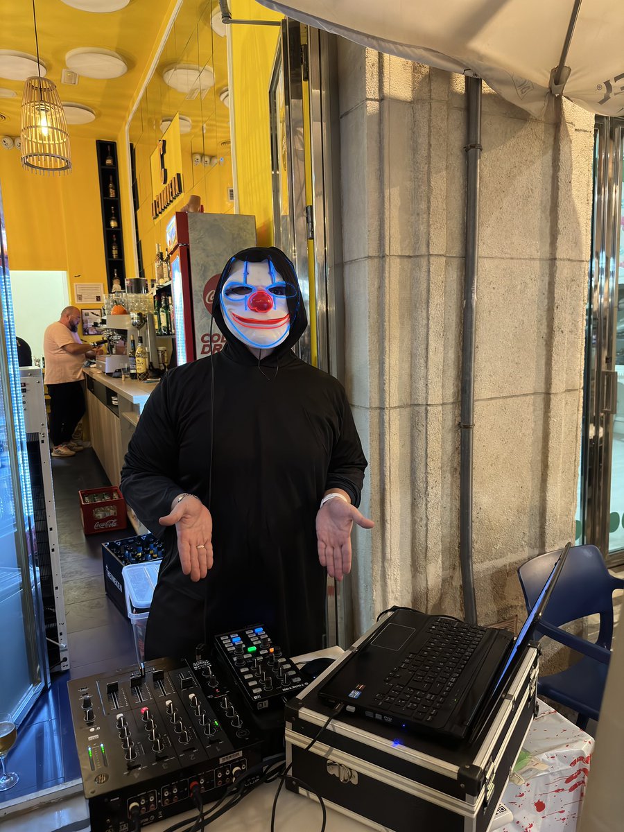 MichaelMaroDj's tweet photo. Unas fotos del pasado Halloween en La Noche en Negro de Almería https://t.co/vnbWRTKgHx